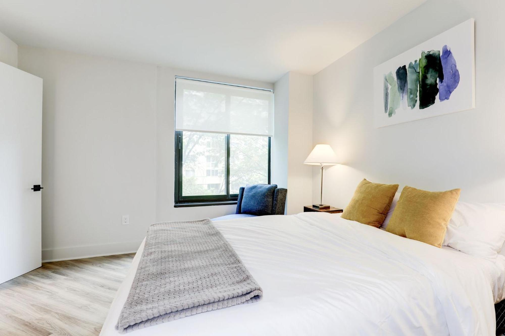2Br Executive Apartment With Spacious Layout 알링턴 외부 사진