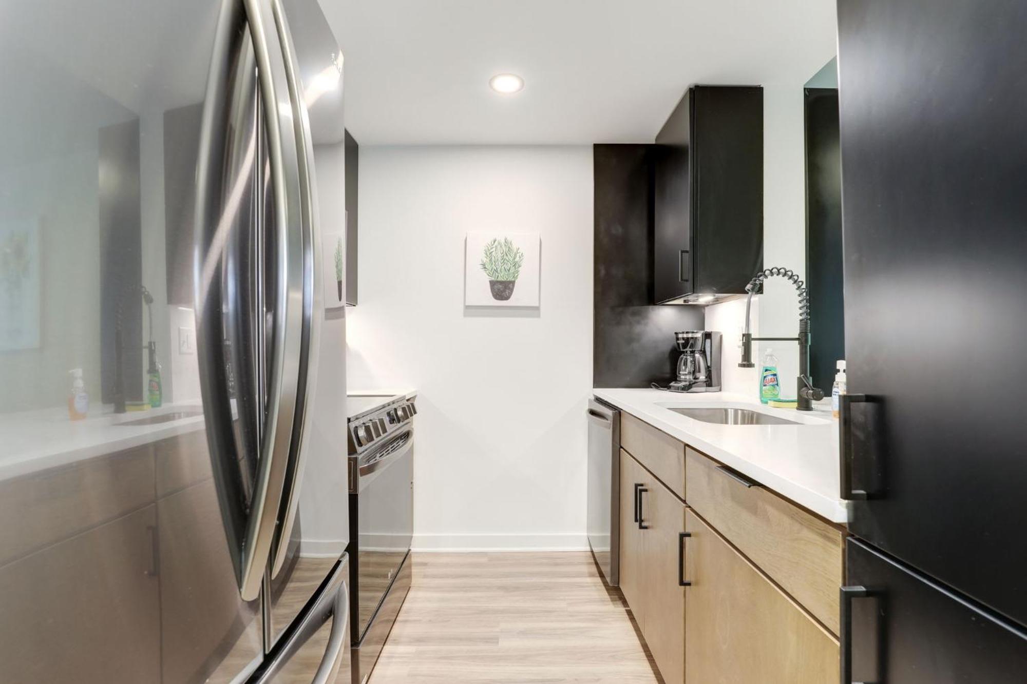 2Br Executive Apartment With Spacious Layout 알링턴 외부 사진