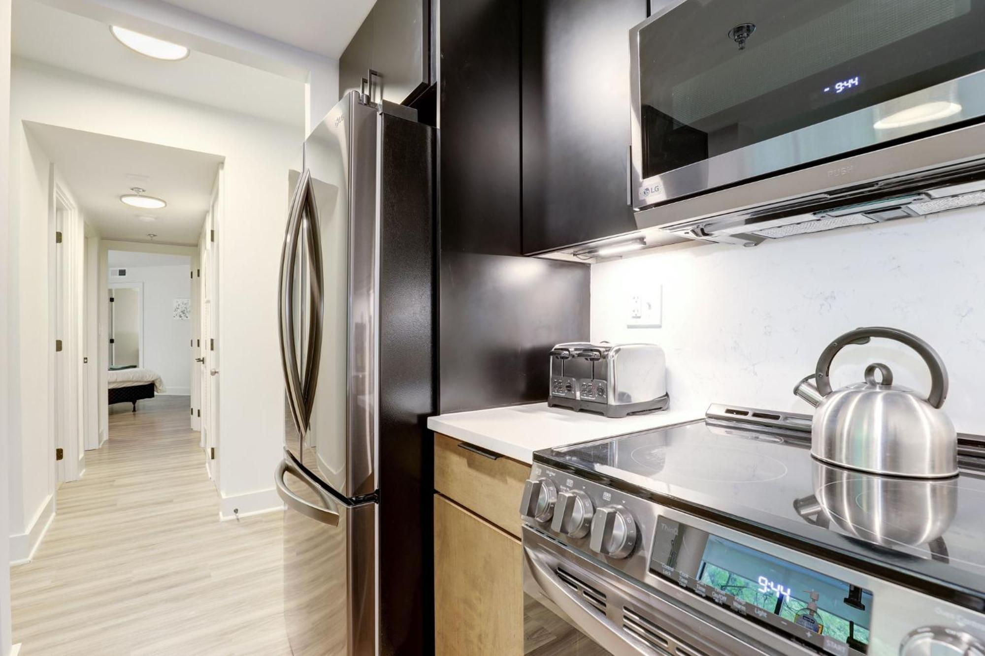 2Br Executive Apartment With Spacious Layout 알링턴 외부 사진