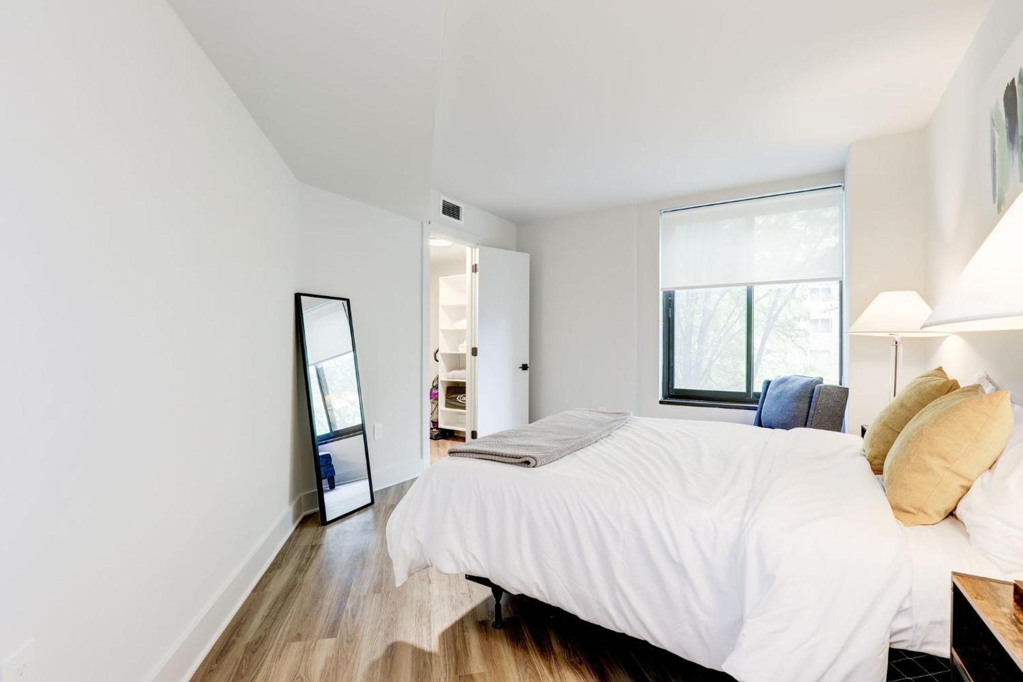 2Br Executive Apartment With Spacious Layout 알링턴 외부 사진